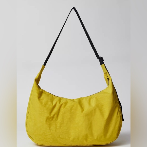 🆕 Large Nylon Crescent Bag. Over the shoulder bag in a cool chartreuse color 😍 - Picture 5 of 5